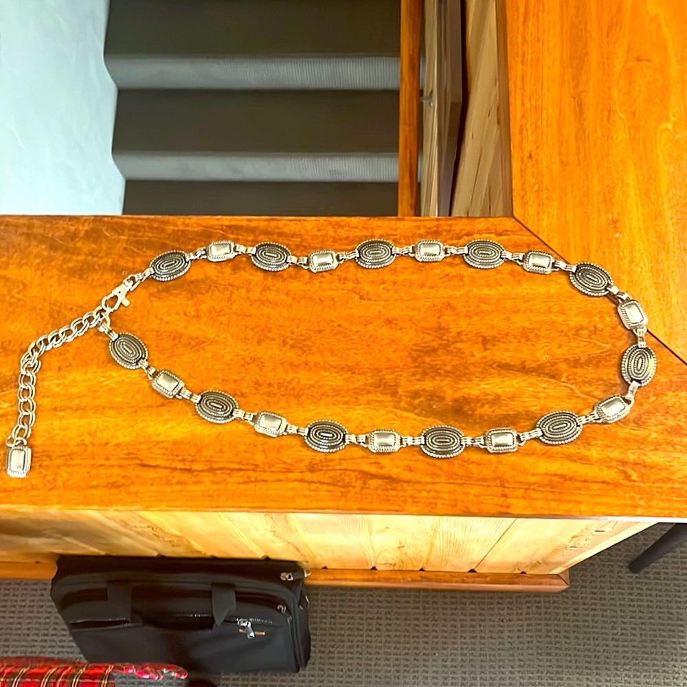 Silver Metal Chain link belt with adjustable links 38-45”.